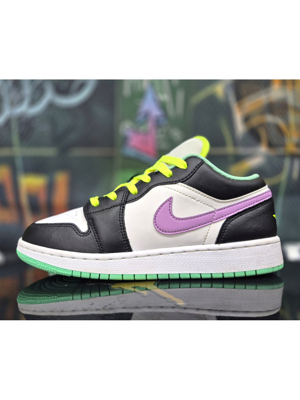 Jordan Air Jordan 1 Low Youth 7Y or 7M,8.5W Black/White Purple Green 553560-151